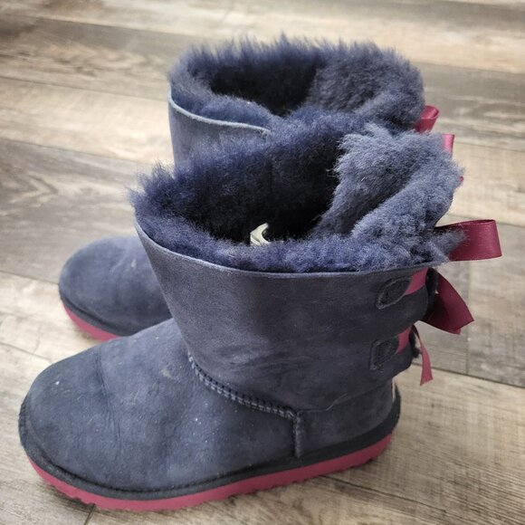 Ugg Bailey Bow II in Navy and Pink w/ Sheepskin lining Kids US Size2 - Picture 1 of 12